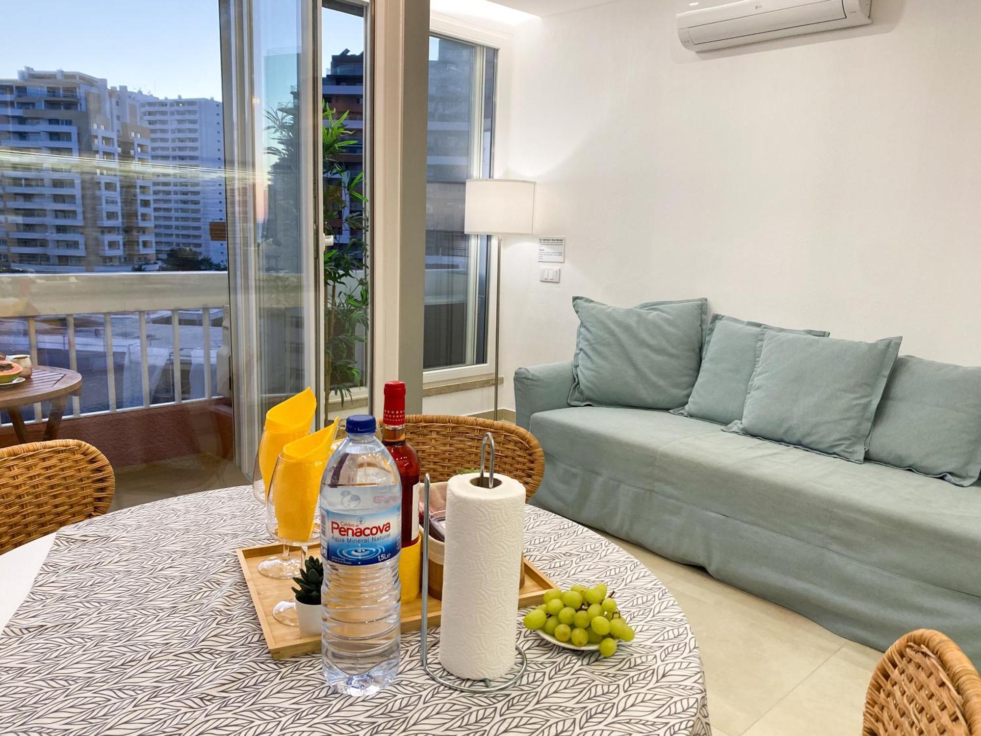 Luxury 2 Min Beach With Balcony, Ocean View, Wifi, Ac, Smarttv Portimão Buitenkant foto