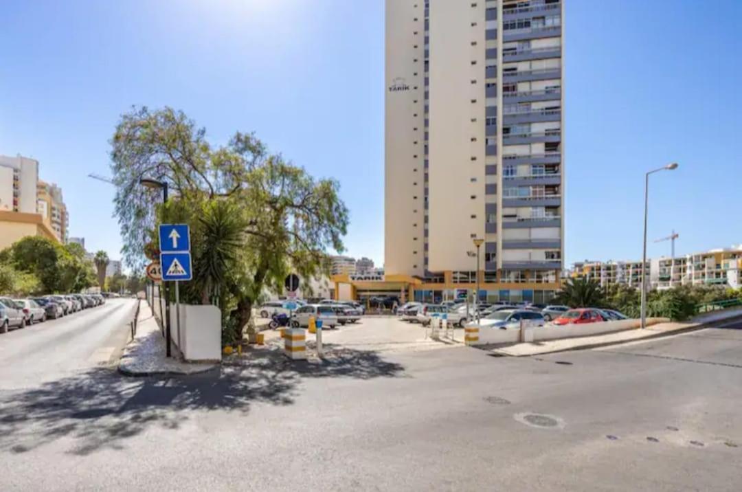 Luxury 2 Min Beach With Balcony, Ocean View, Wifi, Ac, Smarttv Portimão Buitenkant foto