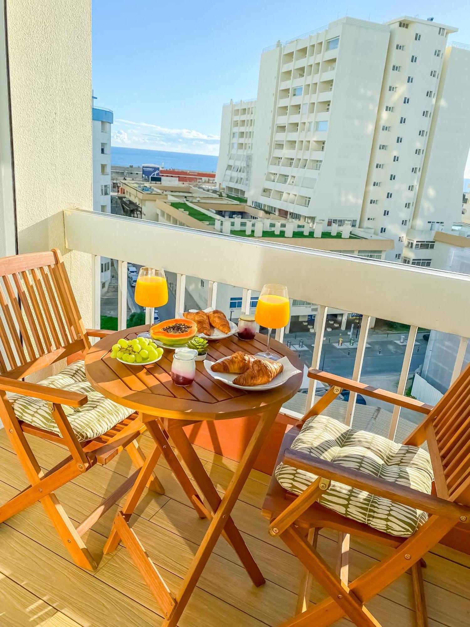 Luxury 2 Min Beach With Balcony, Ocean View, Wifi, Ac, Smarttv Portimão Buitenkant foto