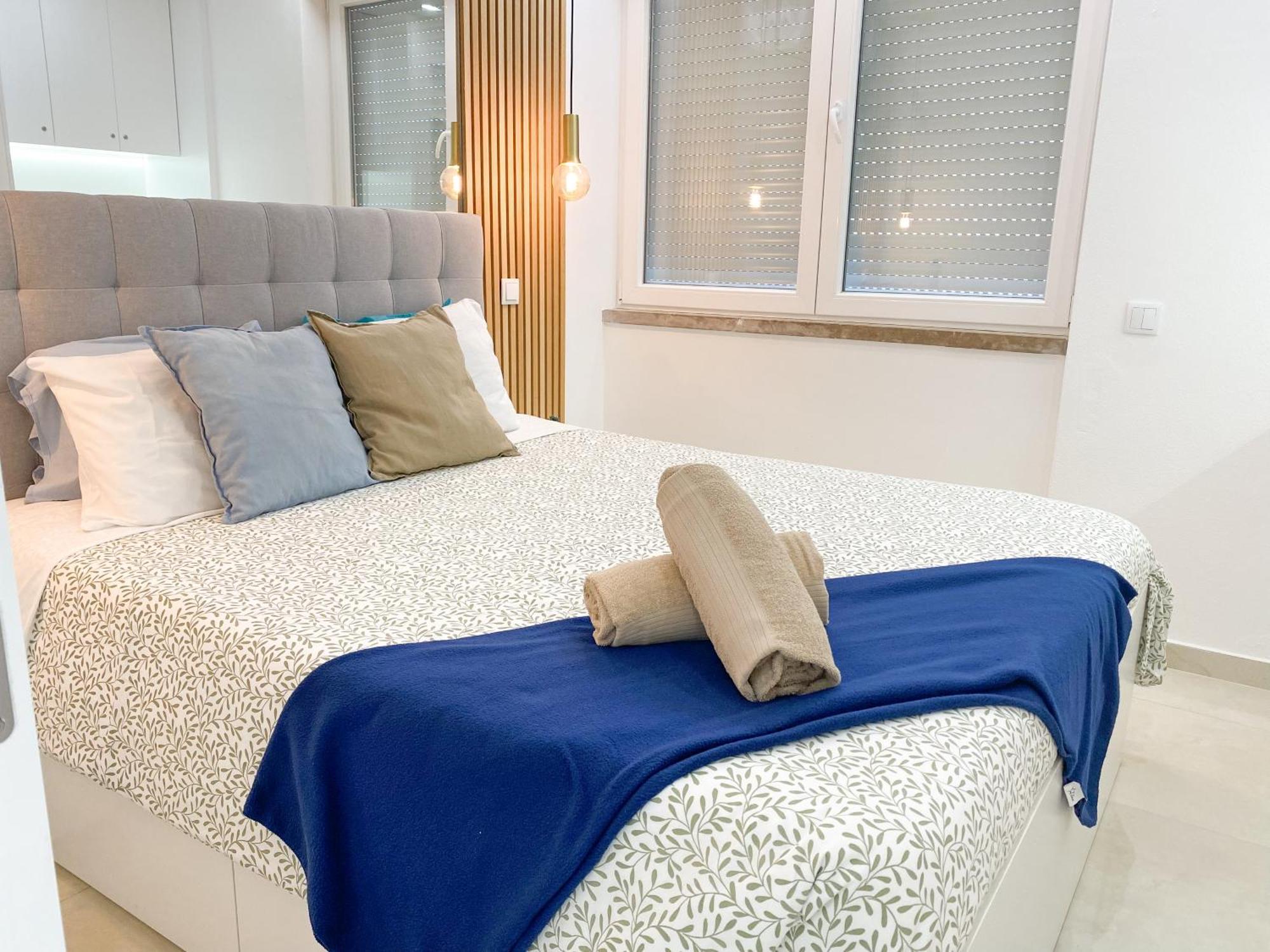 Luxury 2 Min Beach With Balcony, Ocean View, Wifi, Ac, Smarttv Portimão Buitenkant foto